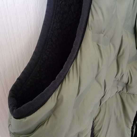 Old Navy Sherpa-lined Puffer Vest - Picture 2 of 9